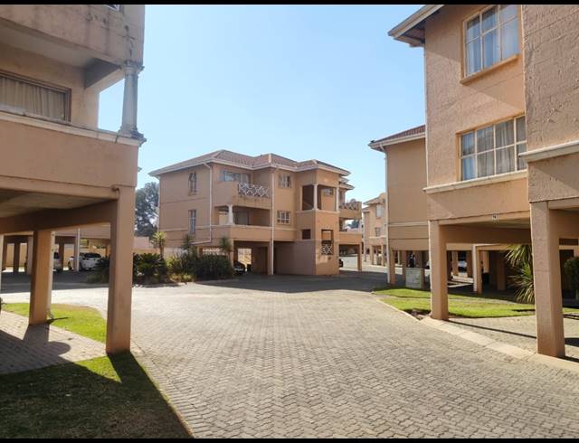 2 BEDROOM FLAT FOR SALE IN THREE RIVERS PROPER